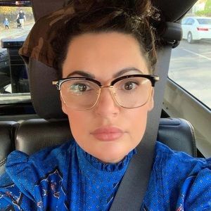 Meet your Posher, Eva